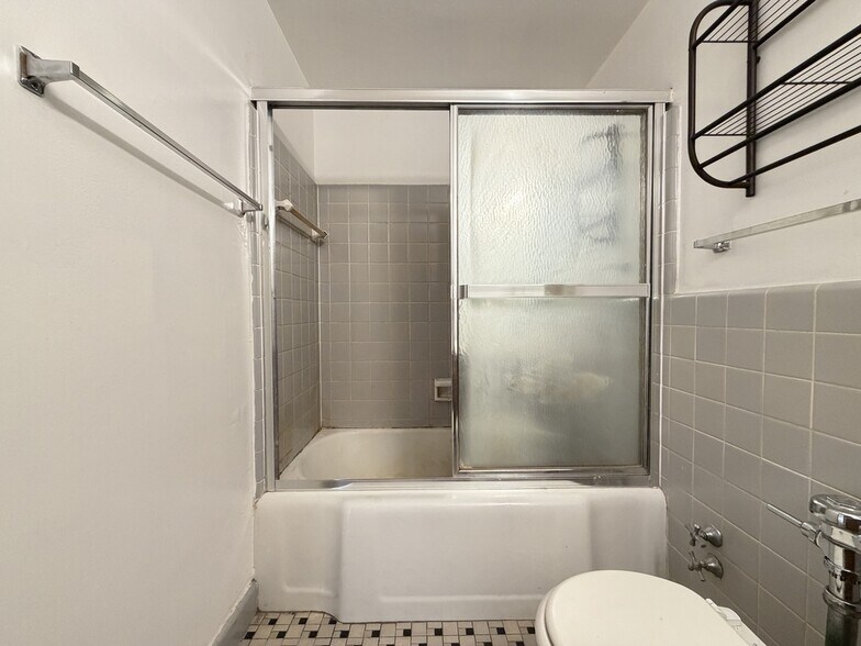 Building Photo - 4180 N Marine Dr