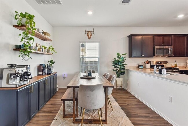 Building Photo - 5908 Eden Dr