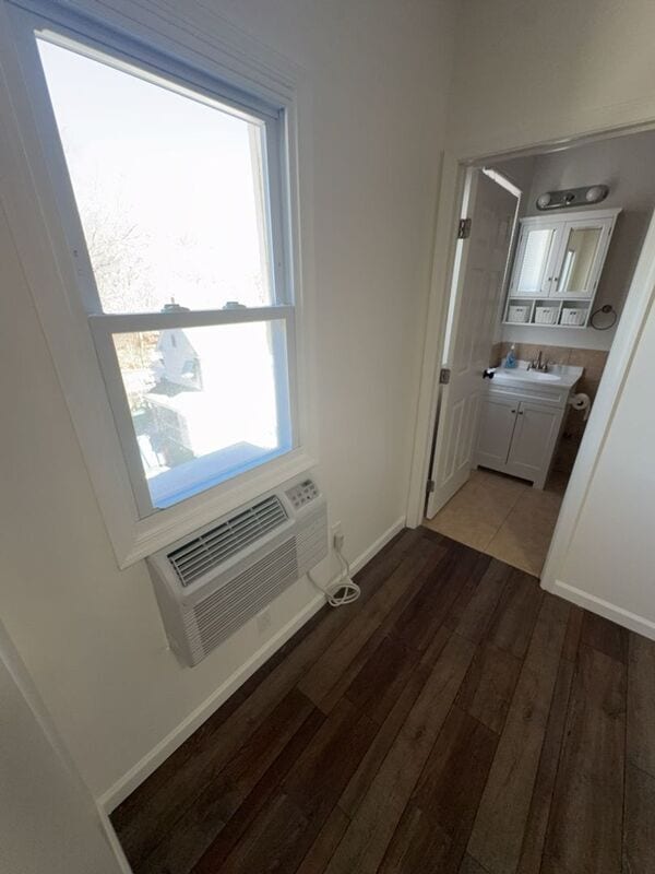 Building Photo - 730 N Main St