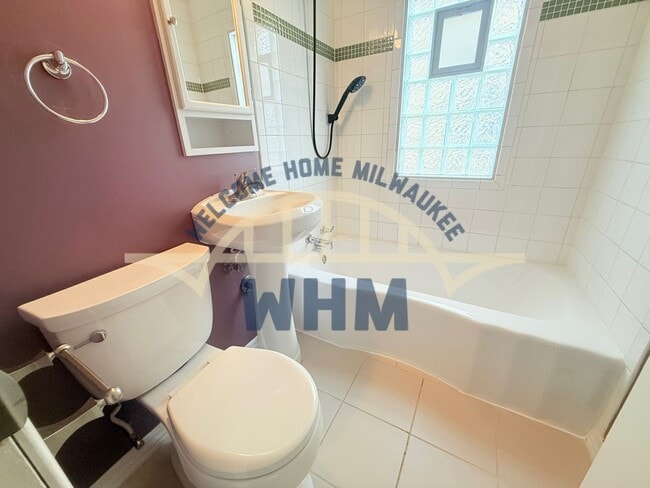 Building Photo - 1120 S 114th St