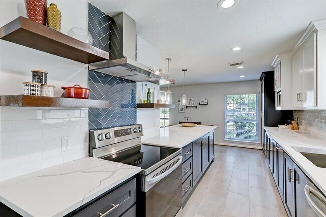 Building Photo - 9738 Derrik Dr