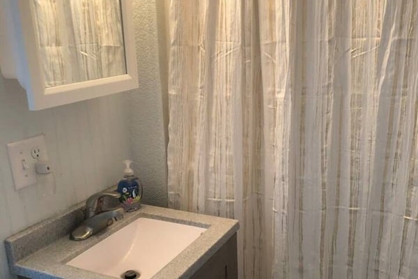 Building Photo - 407 E 13th St