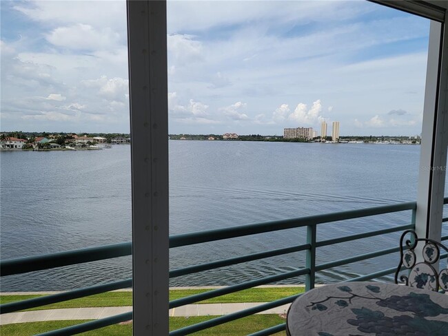 Building Photo - 8041 Sailboat Key Blvd S