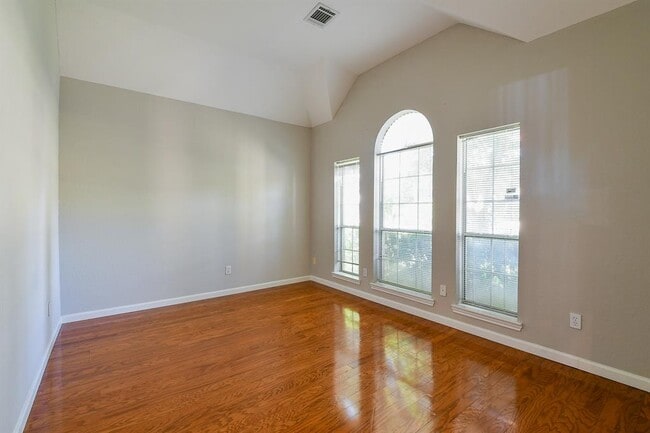 Building Photo - 18035 Somerset Knolls Ct