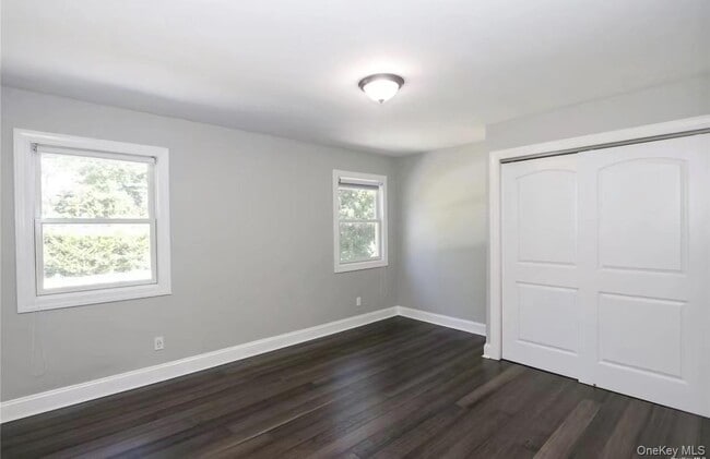 Building Photo - 335 Gillette St