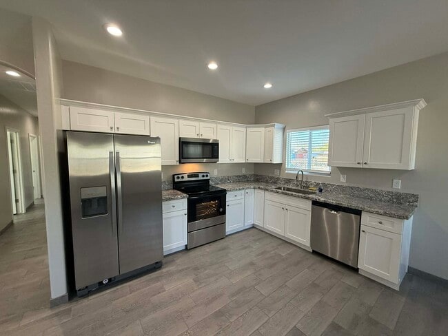 Building Photo - 803 N Van Alstine St