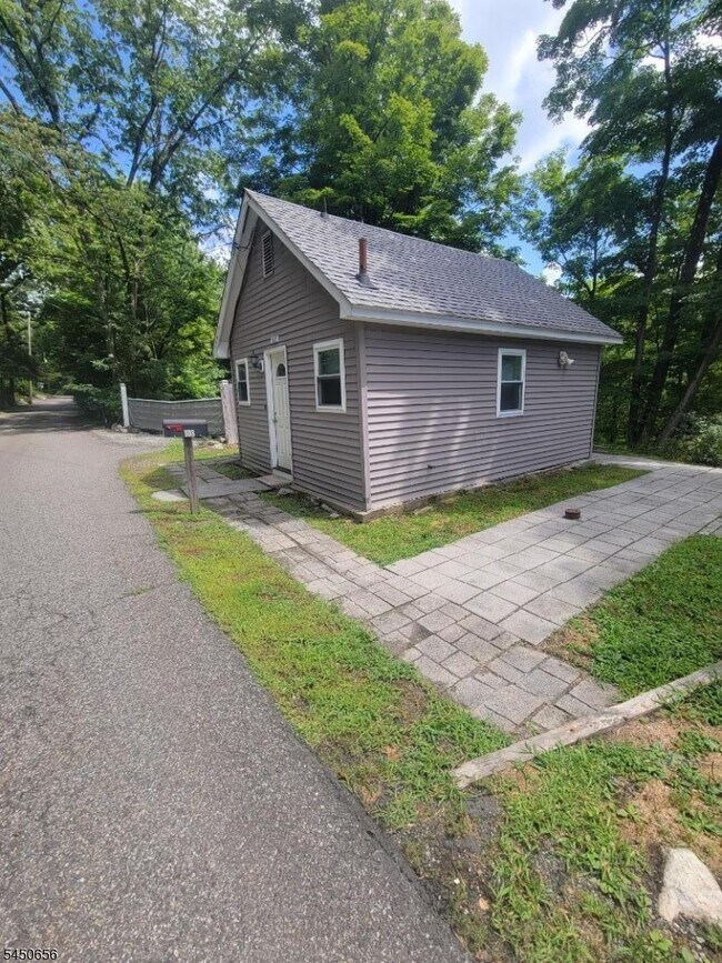 Building Photo - 108 Magee Rd
