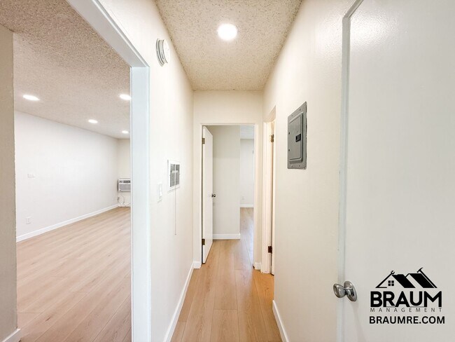 Building Photo - 4636 Laurel Canyon Blvd