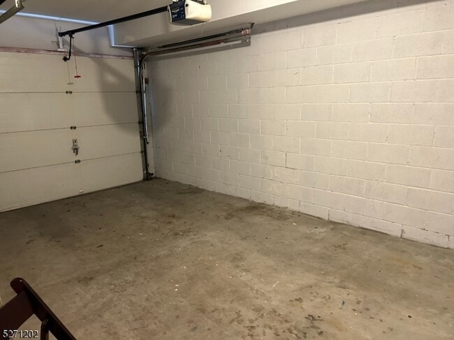 Building Photo - 29 Madonna Pl