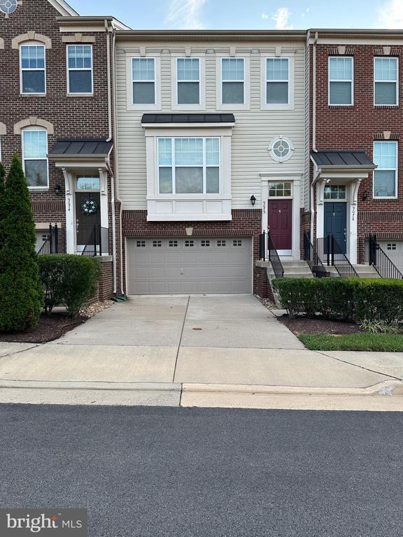 Building Photo - 9075 Alexander Way