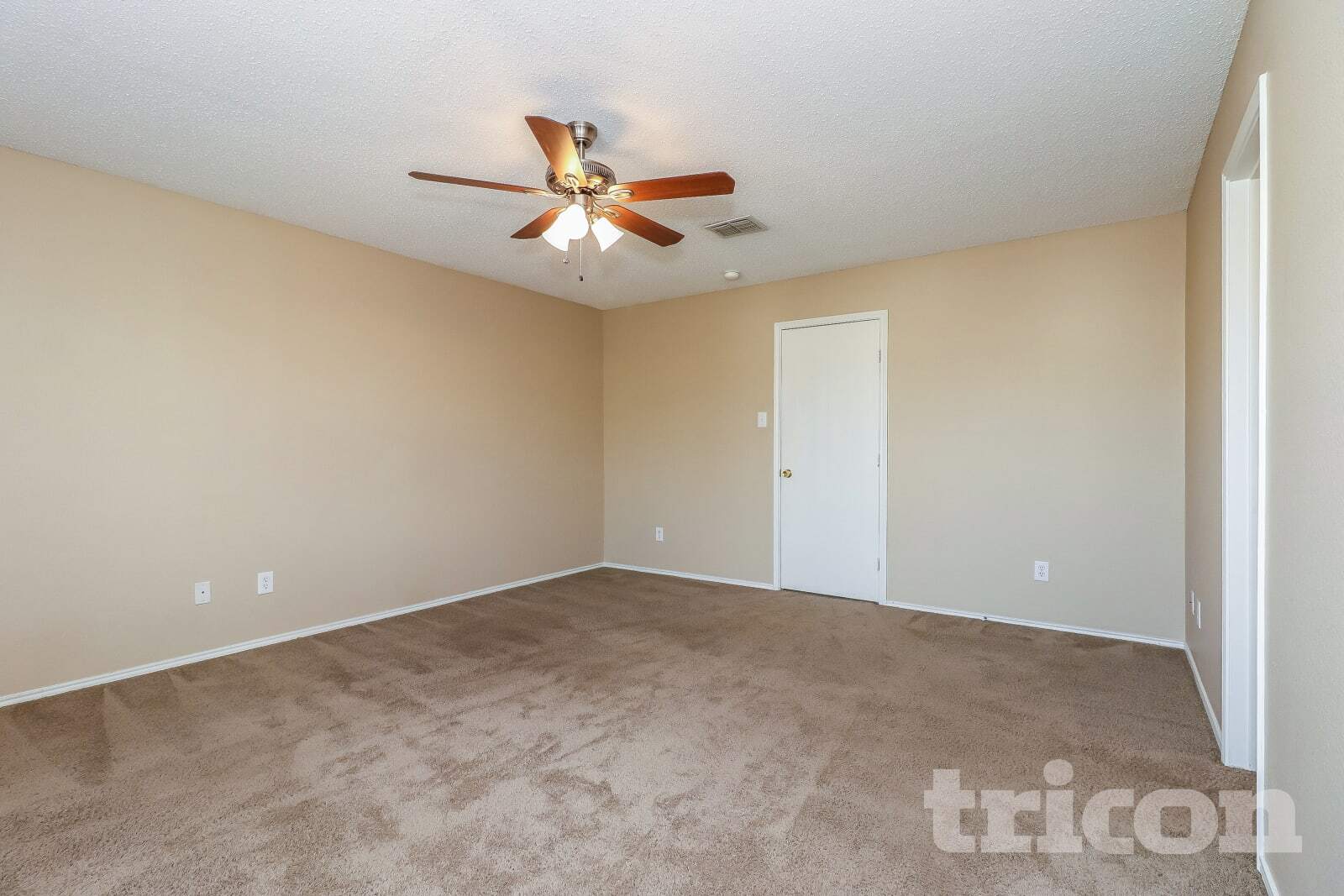 Building Photo - 4865 Waterford Dr