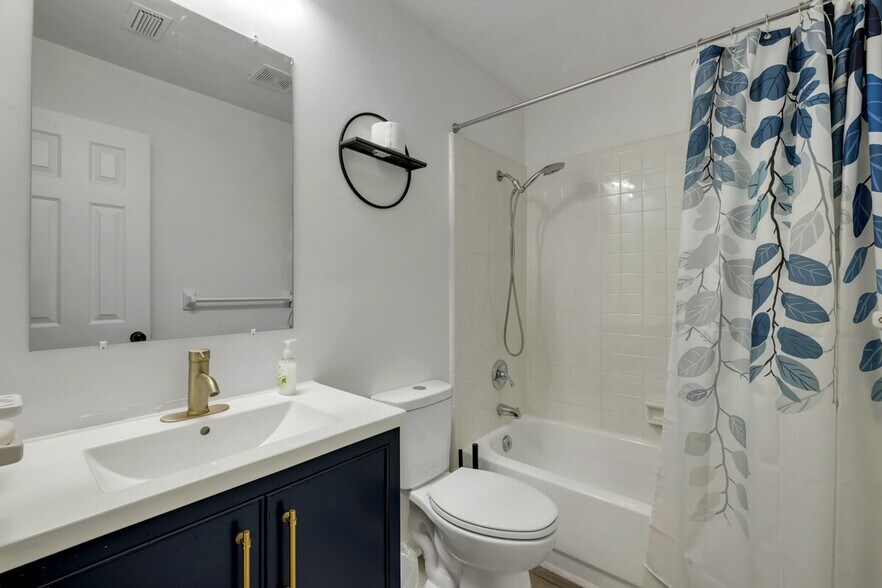 Building Photo - 2412 Talco Hills Dr