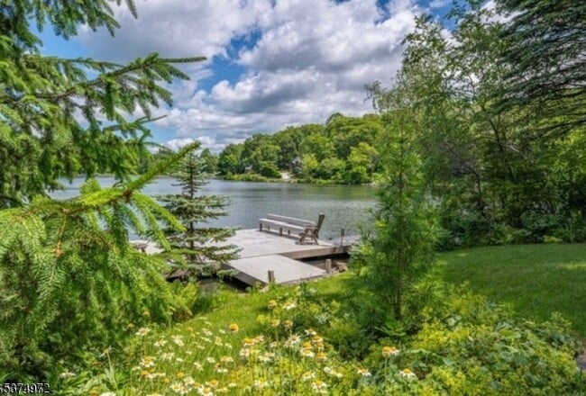 Building Photo - 523 Upper Highland Lakes Dr