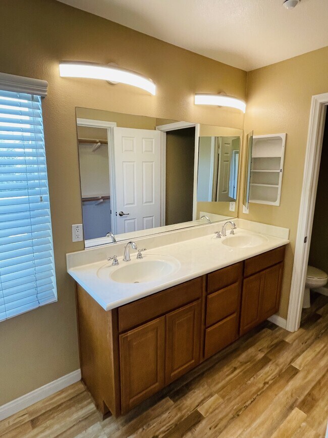 Building Photo - 1351 Isabella Way