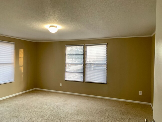 Building Photo - Renovated 3 Bedroom Home In Raleigh, Apply...