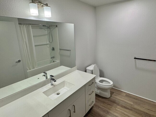 Building Photo - 3 Bedroom Corner Unit Available in Hoopili!