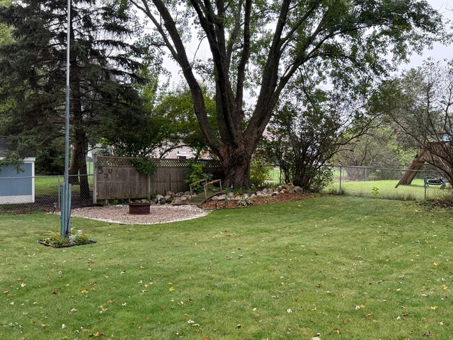 Building Photo - 15350 Drexel Way