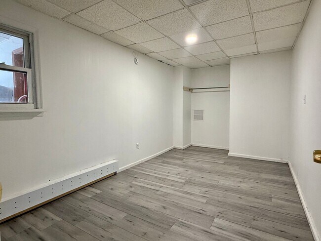Building Photo - 1300 Main St