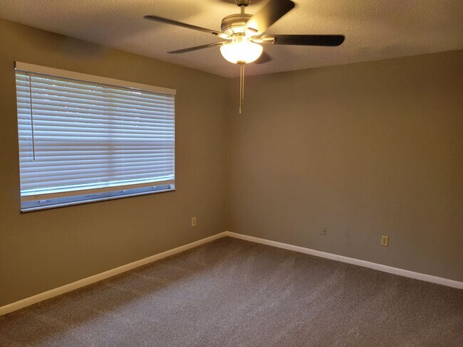 Building Photo - $1095 - 2/1.5 - Arlington - Super Cute - Great Location