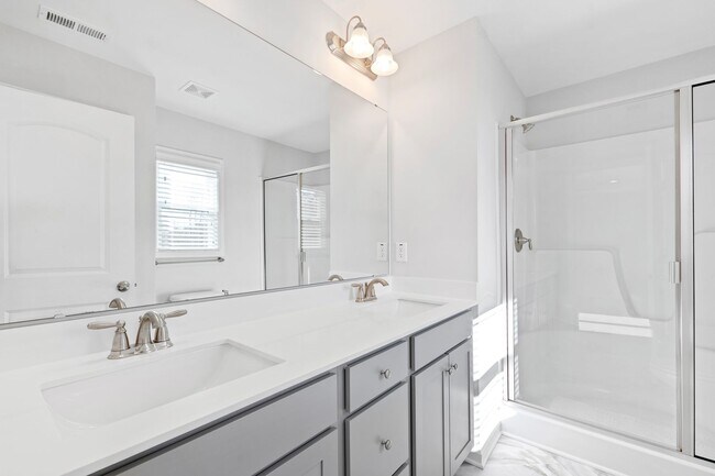 Building Photo - Like New 3 Bedroom Home Walk to DT Clayton!