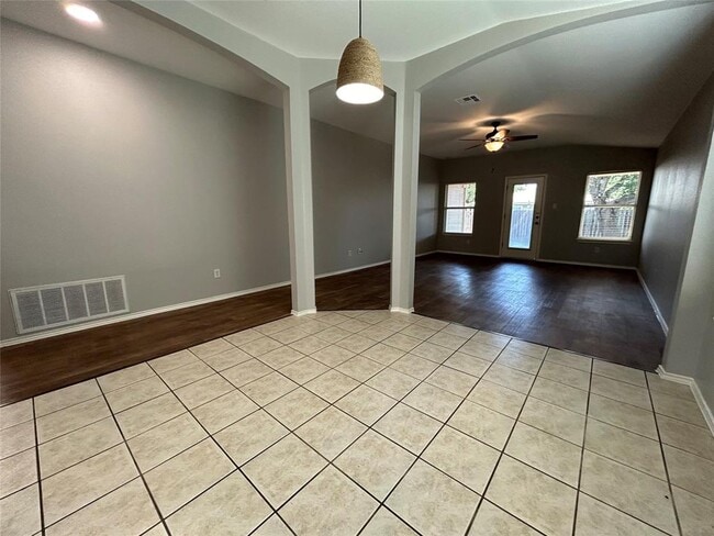Building Photo - 207 Peaceful Haven Way