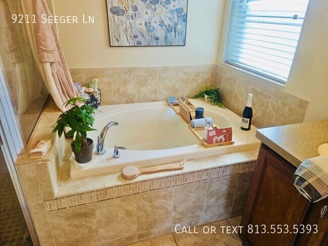 Building Photo - 9211 Seeger Ln