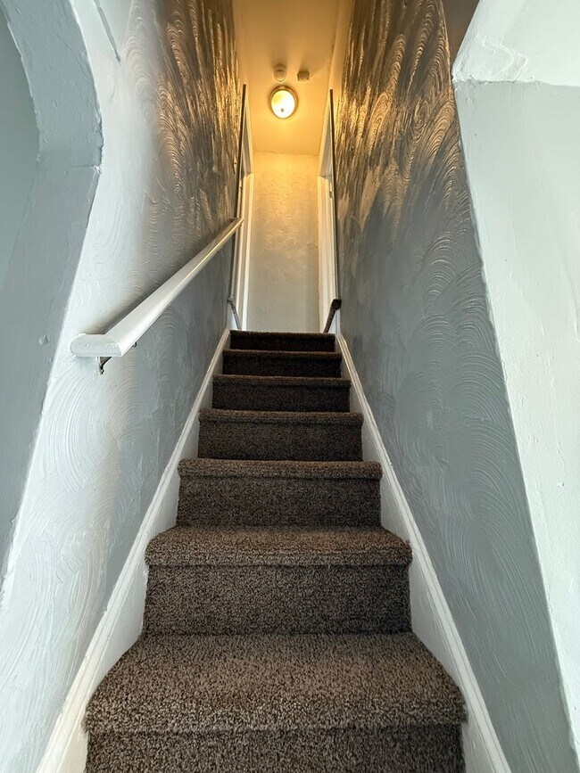 Building Photo - 103 Taylor St