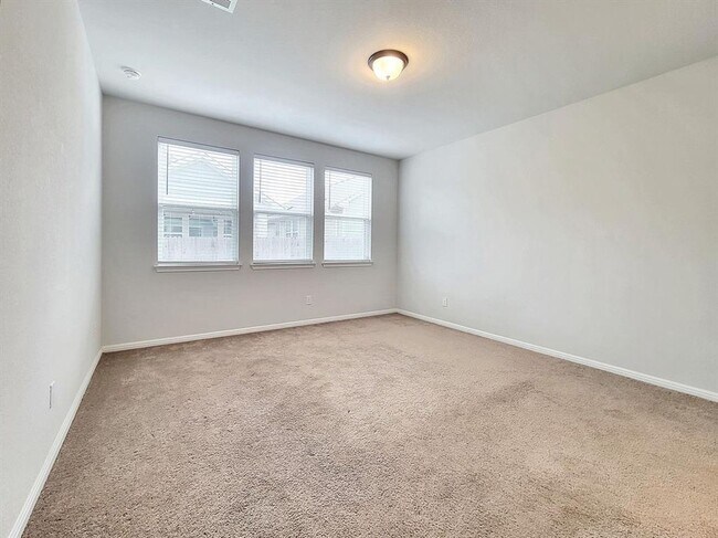 Building Photo - Modern 3BR/2BA Home with Garage & Fenced Backyard