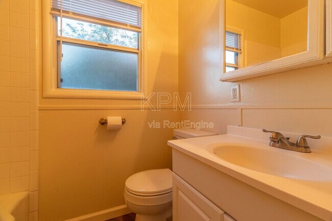 Building Photo - 476 Essex St