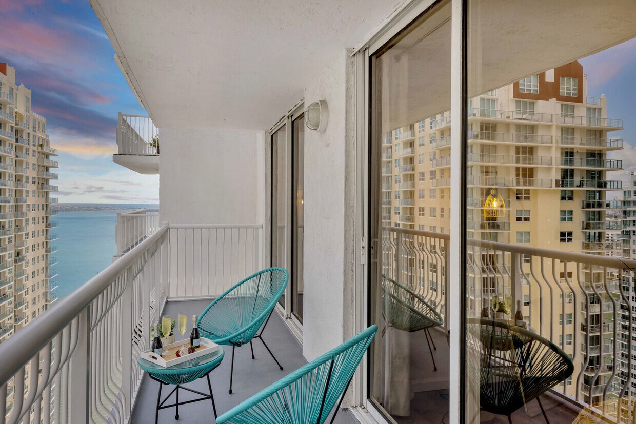Building Photo - 1200 Brickell Bay Dr