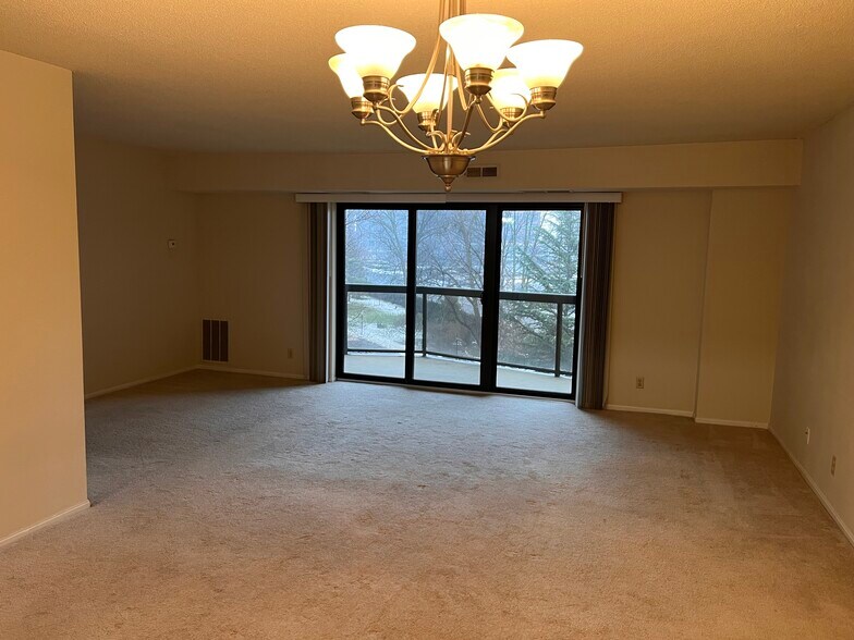Building Photo - 8360 Greensboro Dr