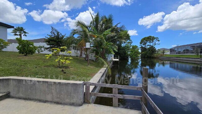 Building Photo - 220 NE 8th Pl