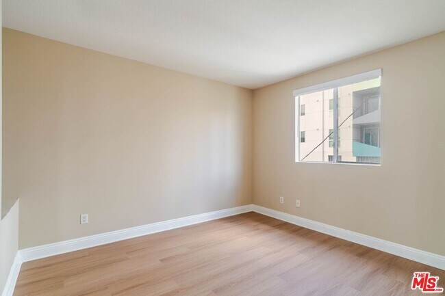 Building Photo - 11063 Cumpston St