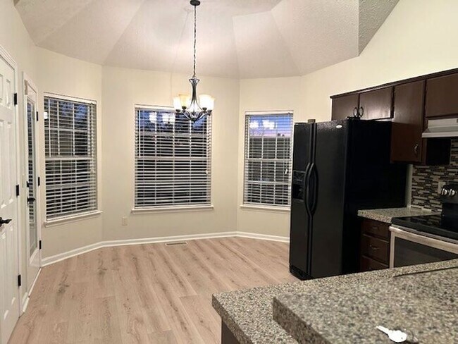 Building Photo - Mt Juliet 3 Bedroom 2 Bath Home with Fenced Backyard