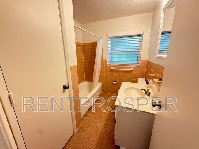 Building Photo - 8340 Le Mesa St