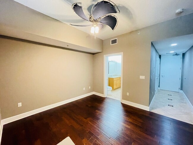 Building Photo - Modern High-Rise Condo in Downtown Orlando...