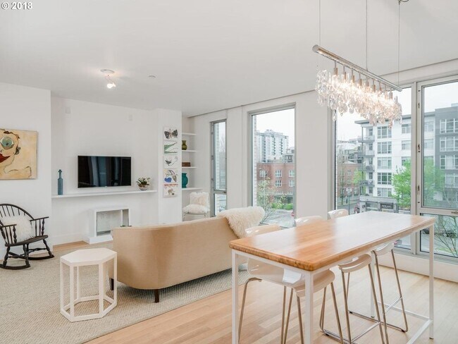 Building Photo - MOVE IN SPECIAL: $500 OFF! Stunning Condo ...