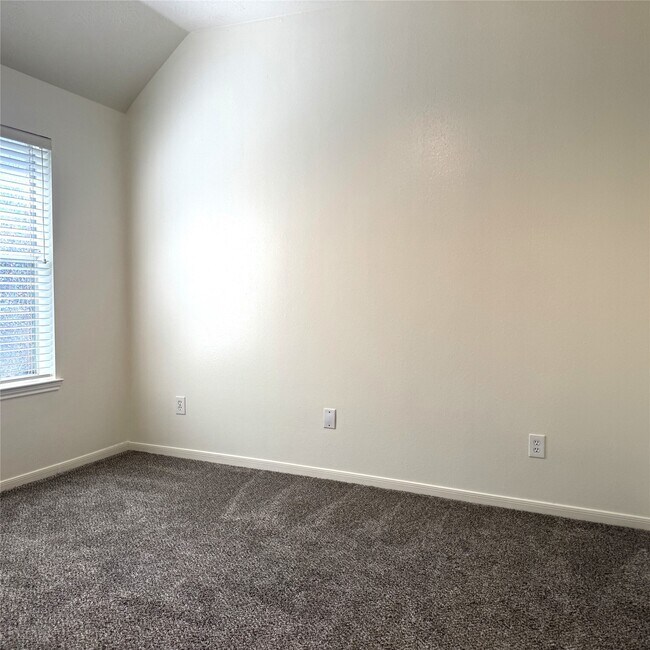 Building Photo - 10023 Hickory Trail Ln