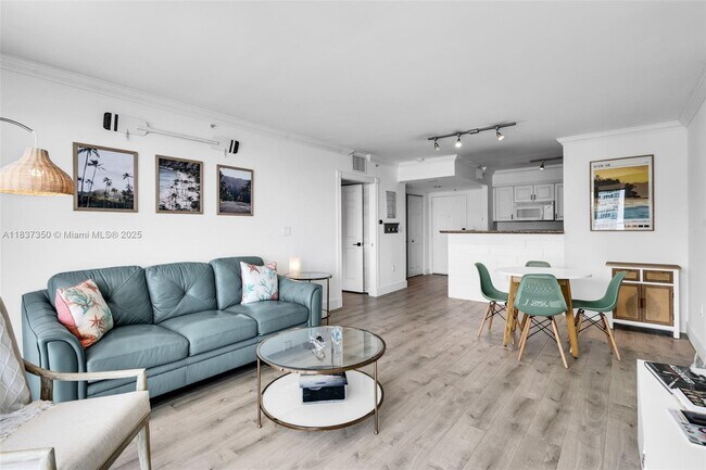 Building Photo - 1155 Brickell Bay Dr