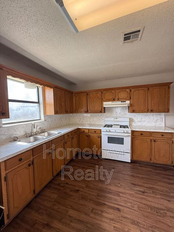 Building Photo - 5 W Farrall St