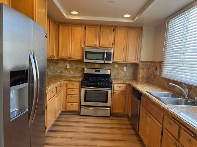 Building Photo - 5200 Premiere Hls Dr