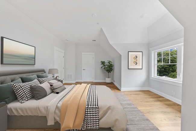 Building Photo - 389 Spring Unit# C