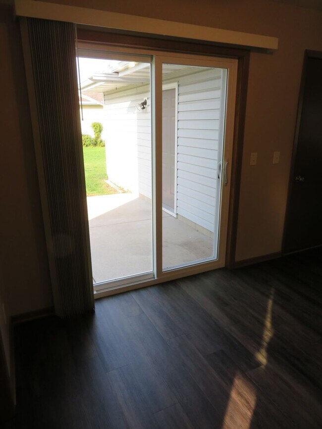 Building Photo - Harry Roethle Briarwood Duplex