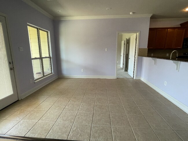 Building Photo - 214 Forest Grove Dr