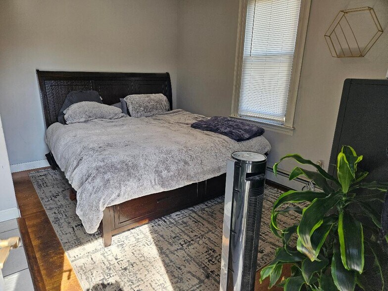 bedroom #1 - 45 Ley St