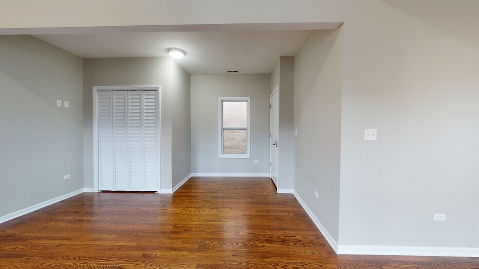 Building Photo - 2103 W Fletcher St