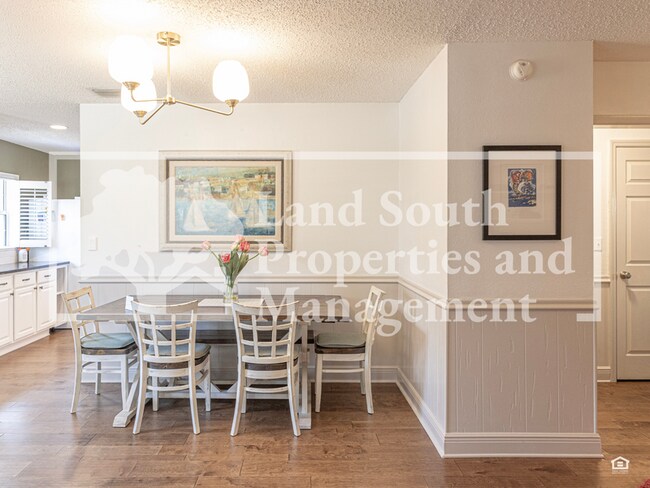 Building Photo - 327 Easton Dr