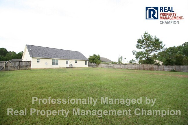 Building Photo - 3 BD/ 2.5 BA Home with Bonus Room, Attache...