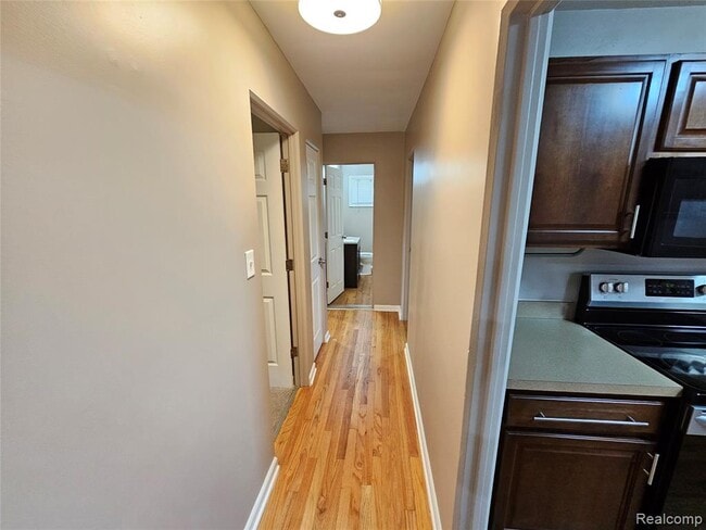 Building Photo - 29624 Rosslyn Ave