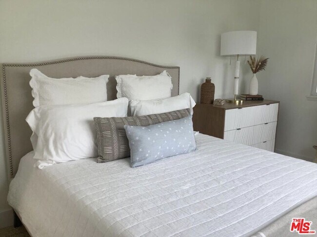 Building Photo - 219 13th St